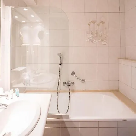 Otel Europe 4*